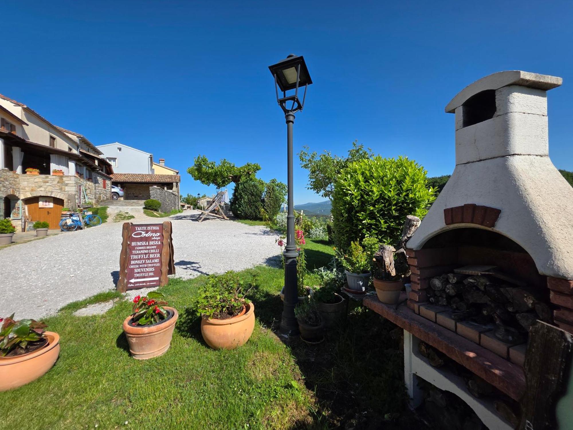Apartment Hum-The Smallest Town In The World المظهر الخارجي الصورة